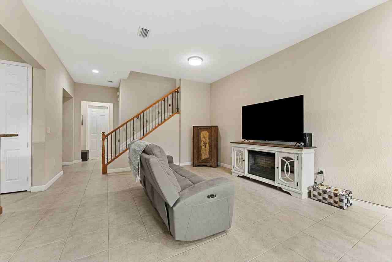 6013 Nw 118th Dr - Photo 6 of 42
