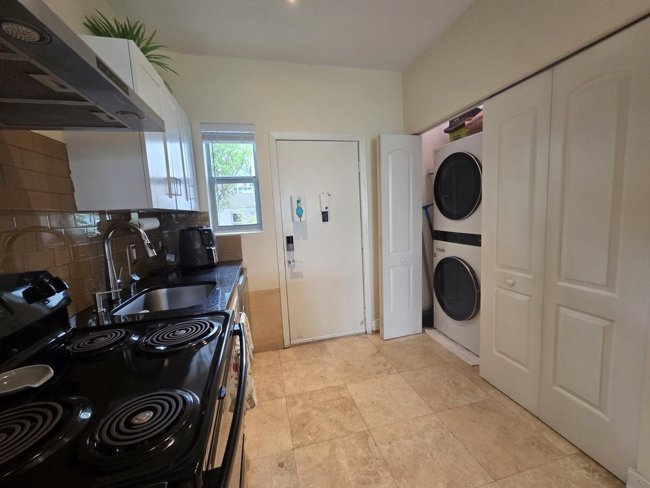 1045 Lenox Ave #6 - Photo 6 of 13