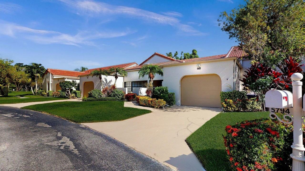5794 W Parkwalk Cir W E - Photo 4 of 42