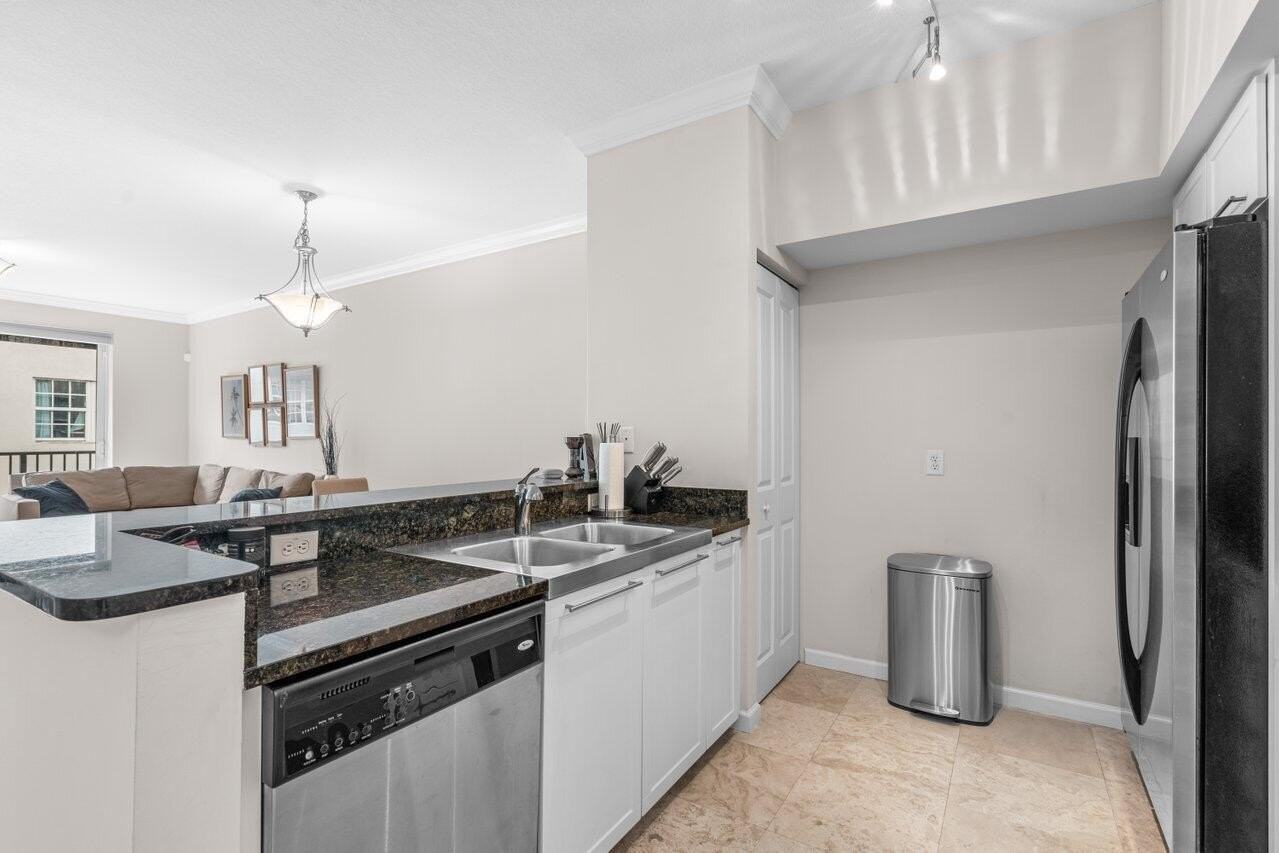 235 Ne 1st St #504 - Photo 5 of 19