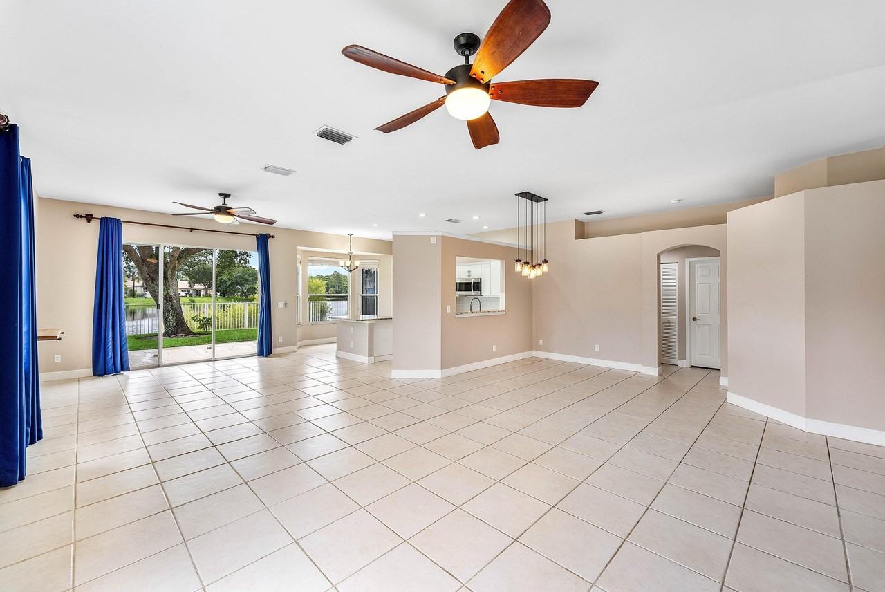 4144 Manor Forest Trl - Photo 7 of 40