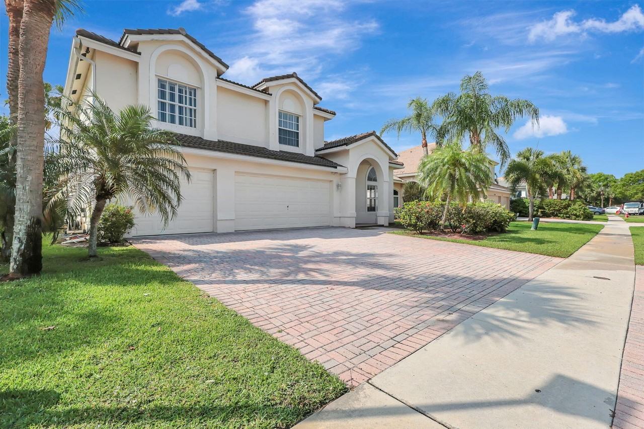 4190 Bahia Isle Cir - Photo 3 of 50