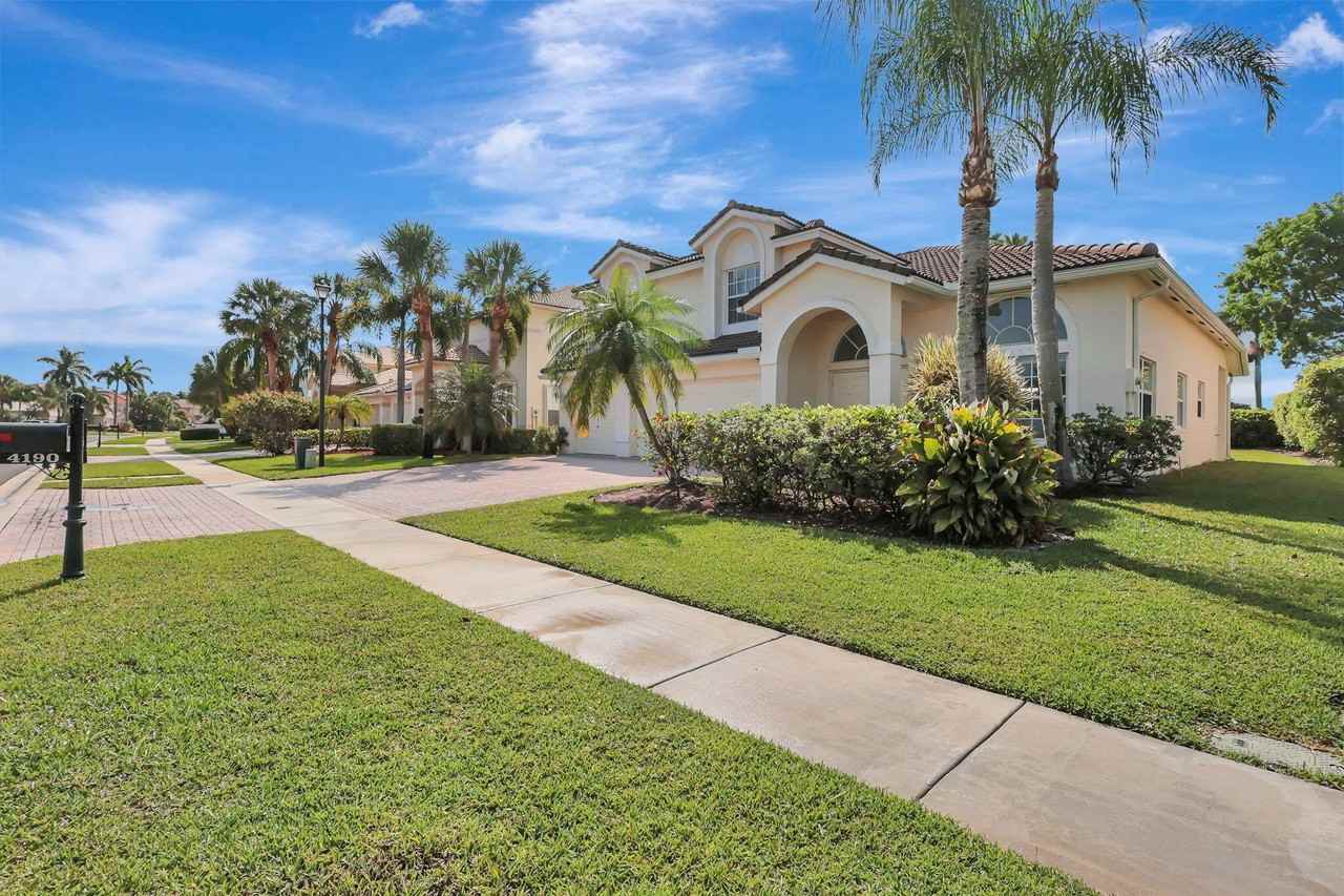 4190 Bahia Isle Cir - Photo 4 of 50