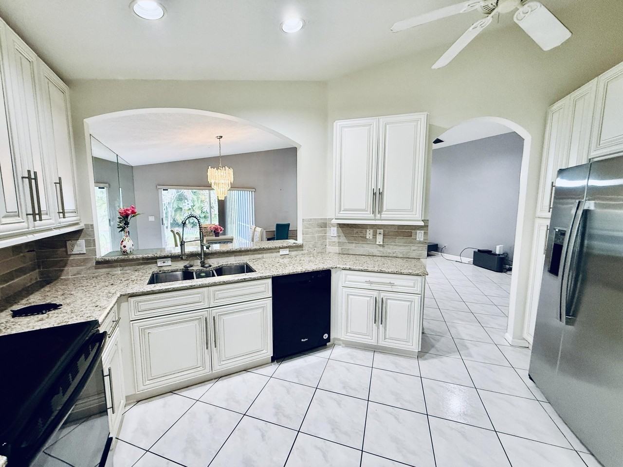 10921 Royal Caribbean Cir - Photo 5 of 24