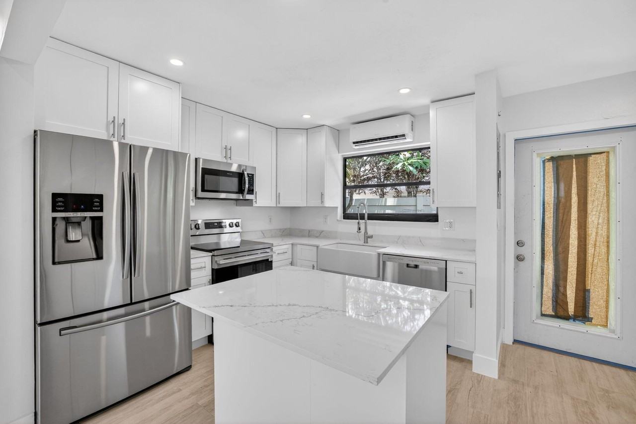 1403 Ne 13th St - Photo 5 of 23
