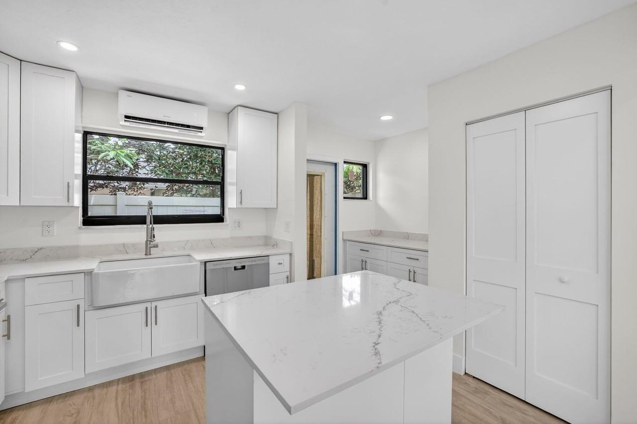 1403 Ne 13th St - Photo 6 of 23