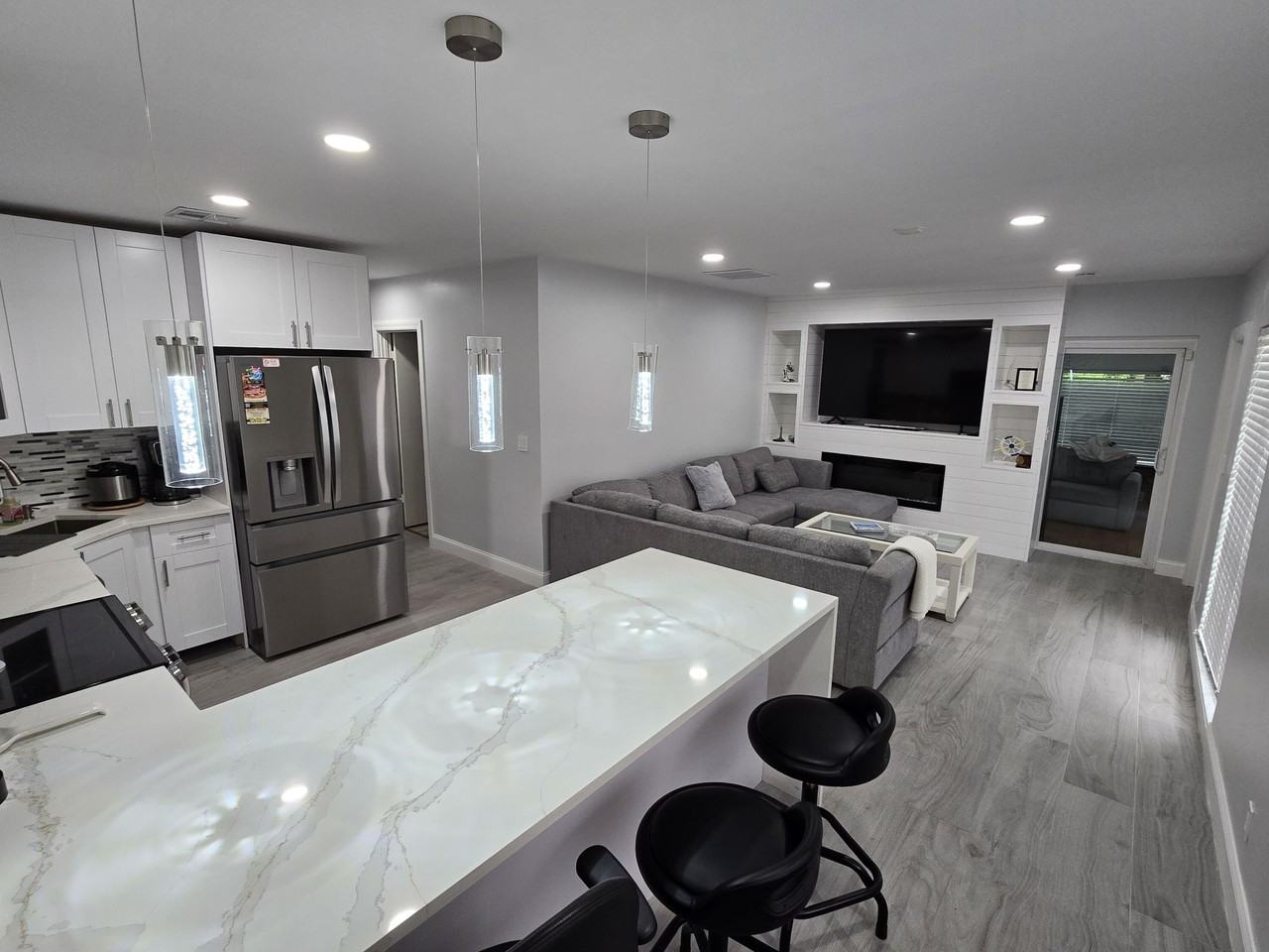 887 Duval St - Photo 2 of 15