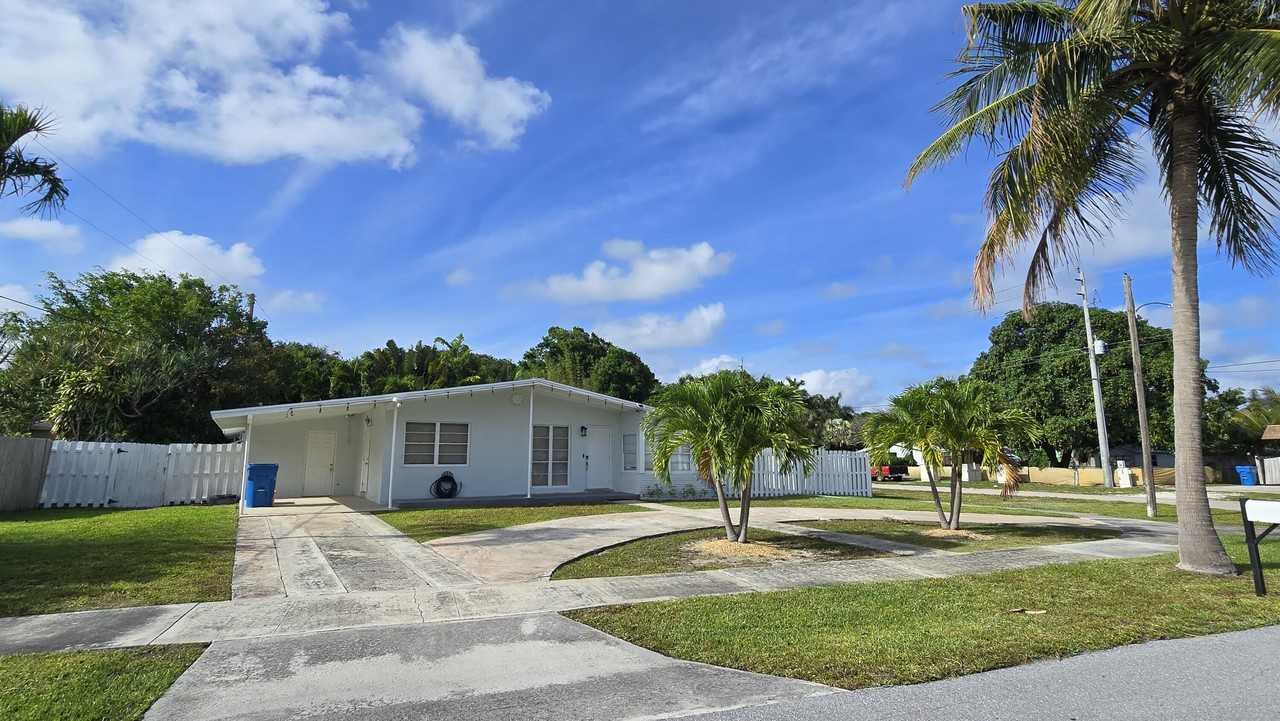 887 Duval St - Photo 4 of 15