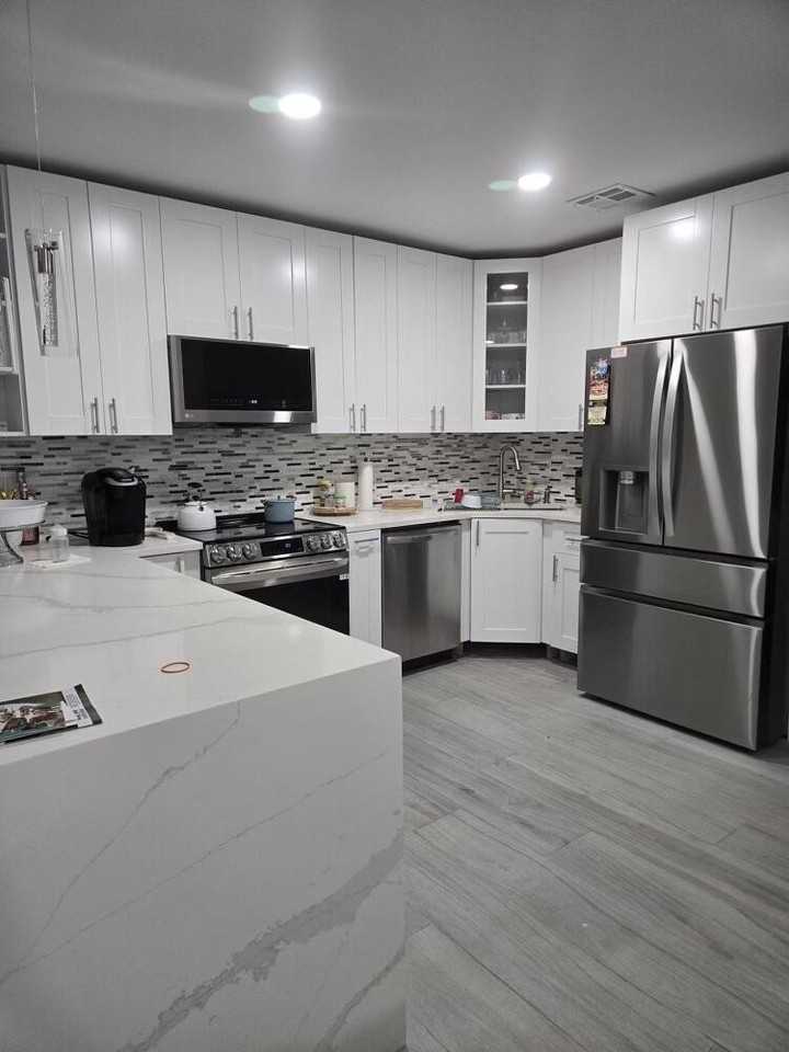 887 Duval St - Photo 6 of 15