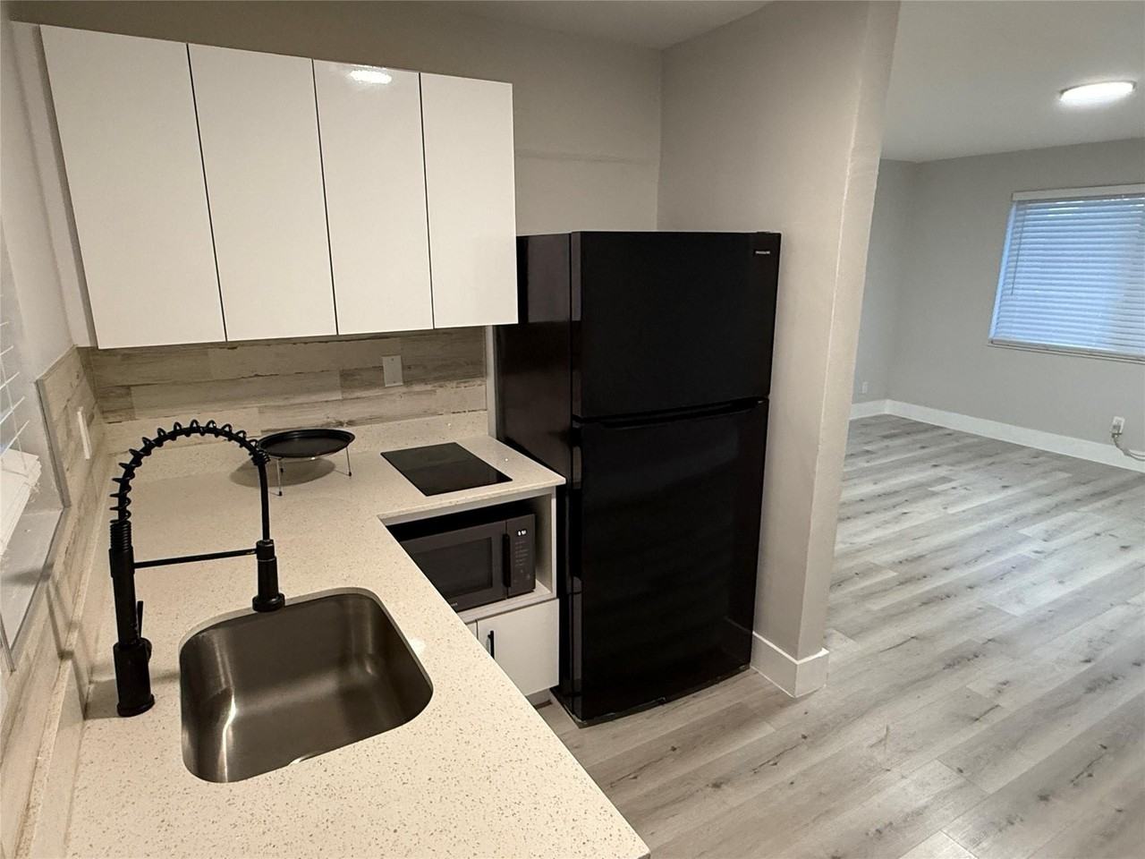 720 Ne 7th St #2A - Photo 3 of 22