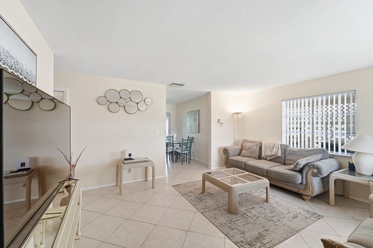 220 Leisure Blvd - Photo 2 of 30
