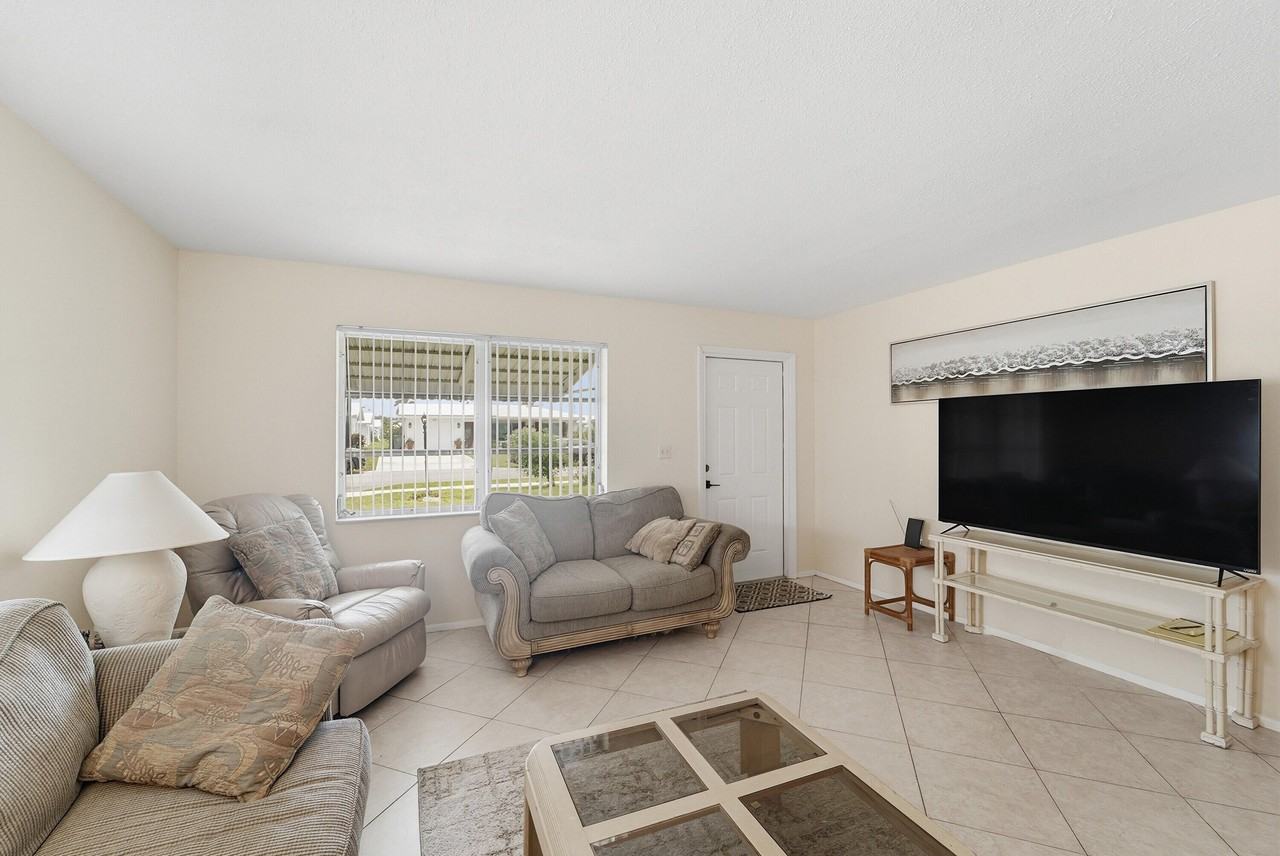 220 Leisure Blvd - Photo 3 of 30