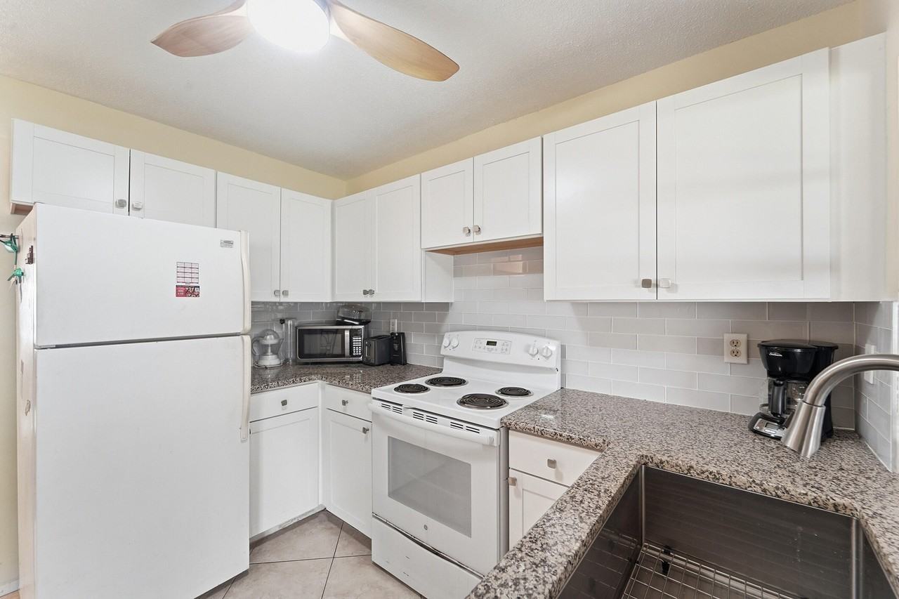 220 Leisure Blvd - Photo 6 of 30