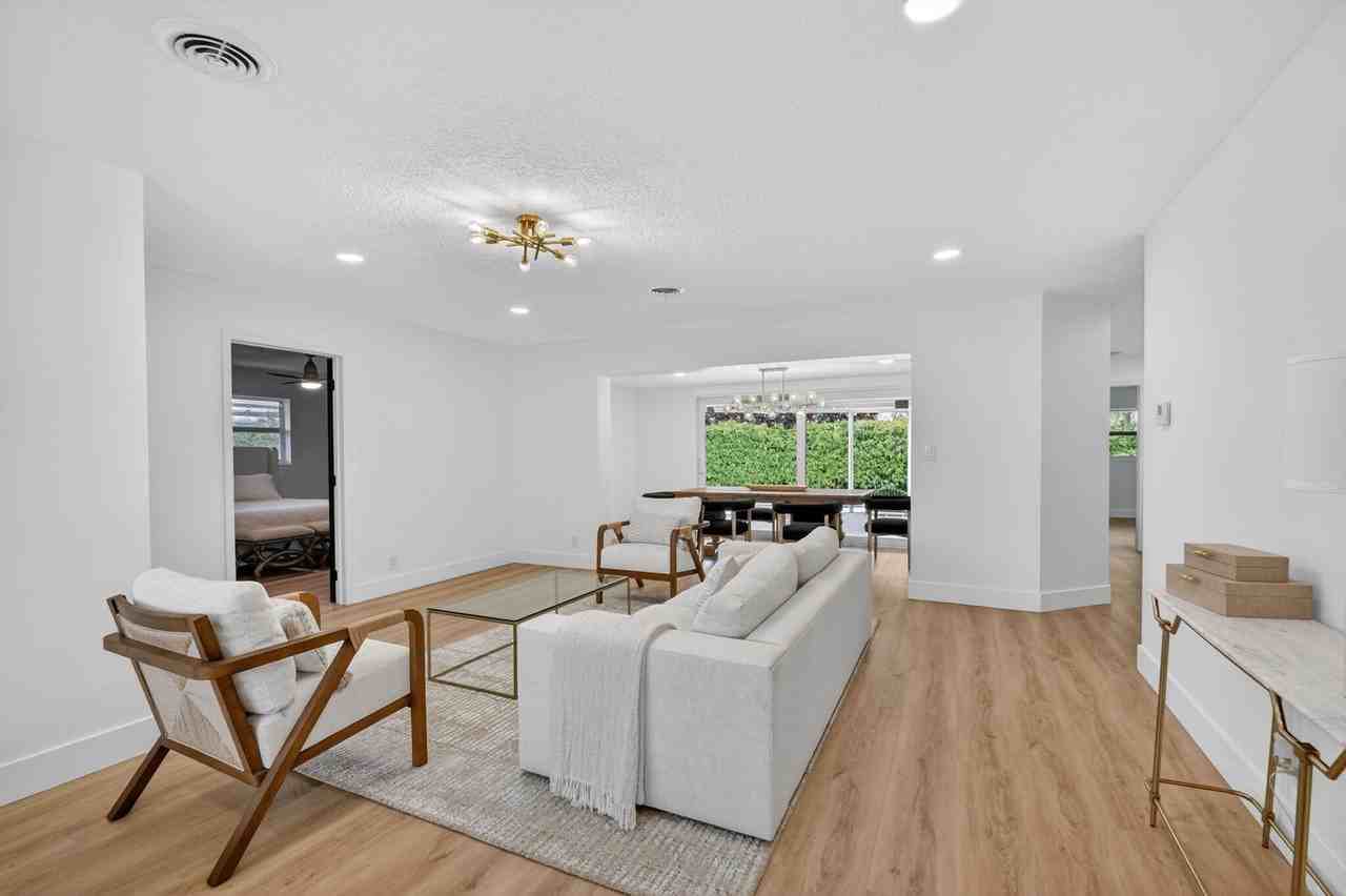 1221 Singer Dr - Photo 7 of 28