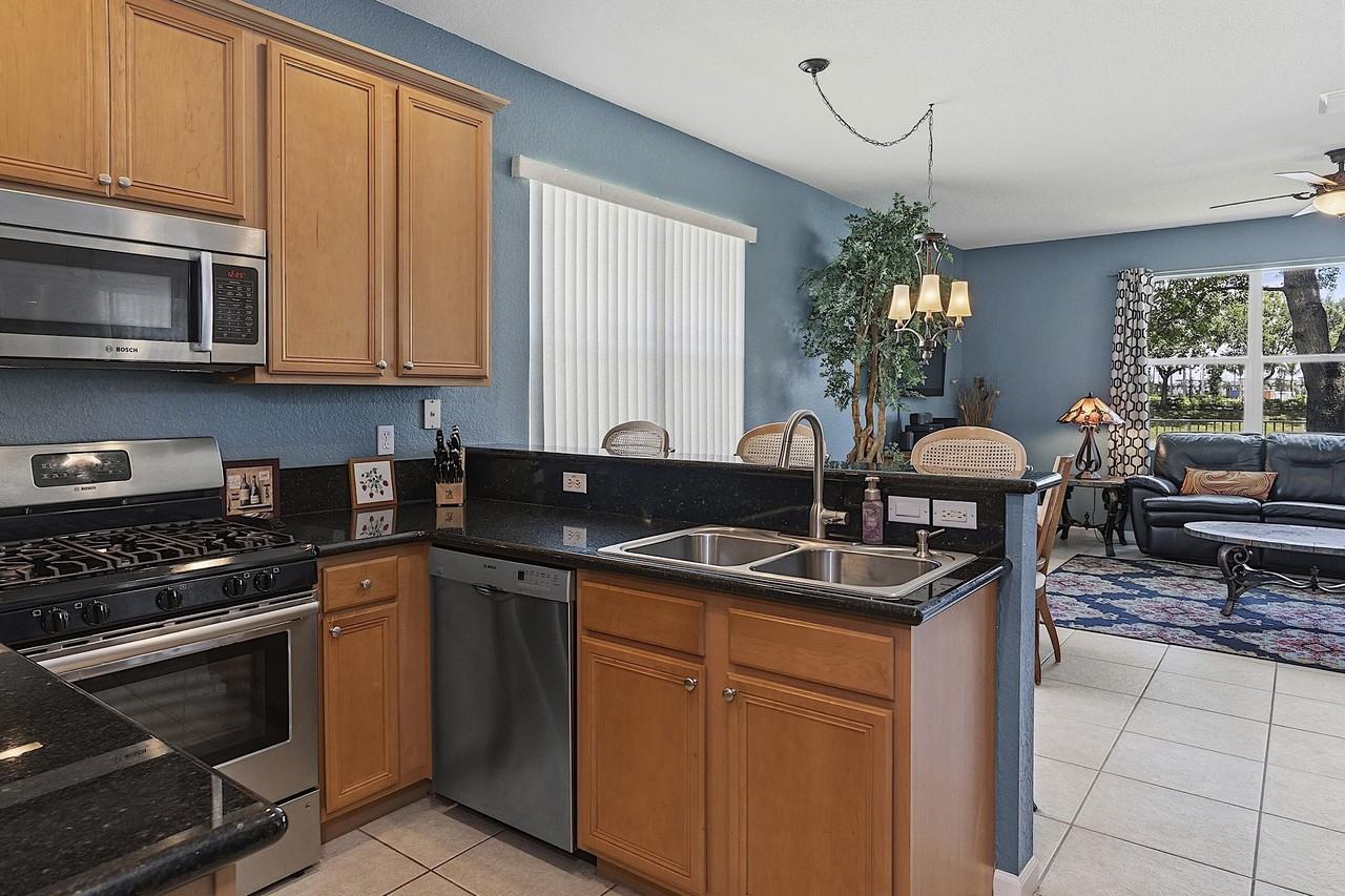 217 Berenger Walk - Photo 6 of 41