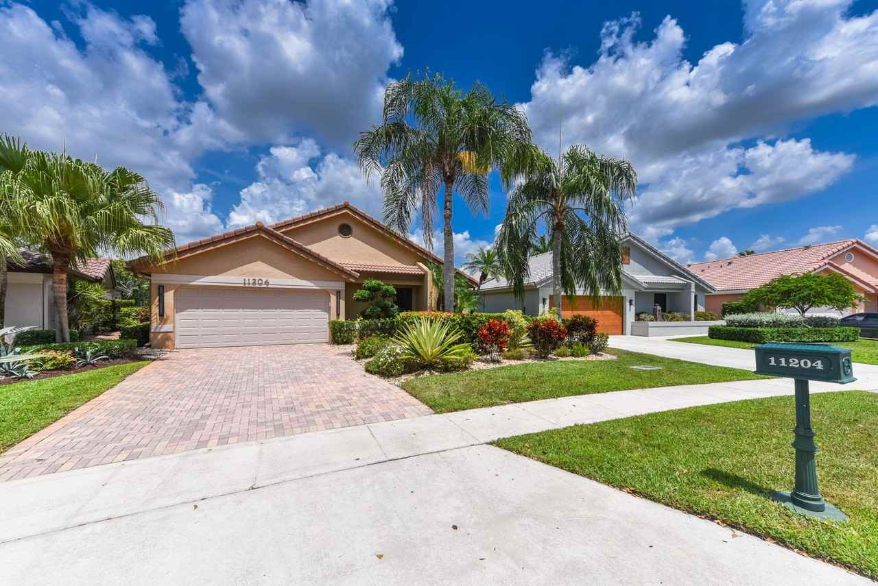 11204 Clover Leaf Cir - Photo 3 of 50
