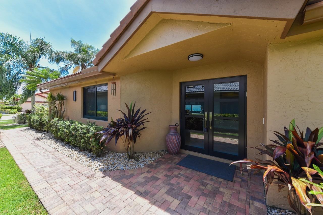 11204 Clover Leaf Cir - Photo 7 of 50