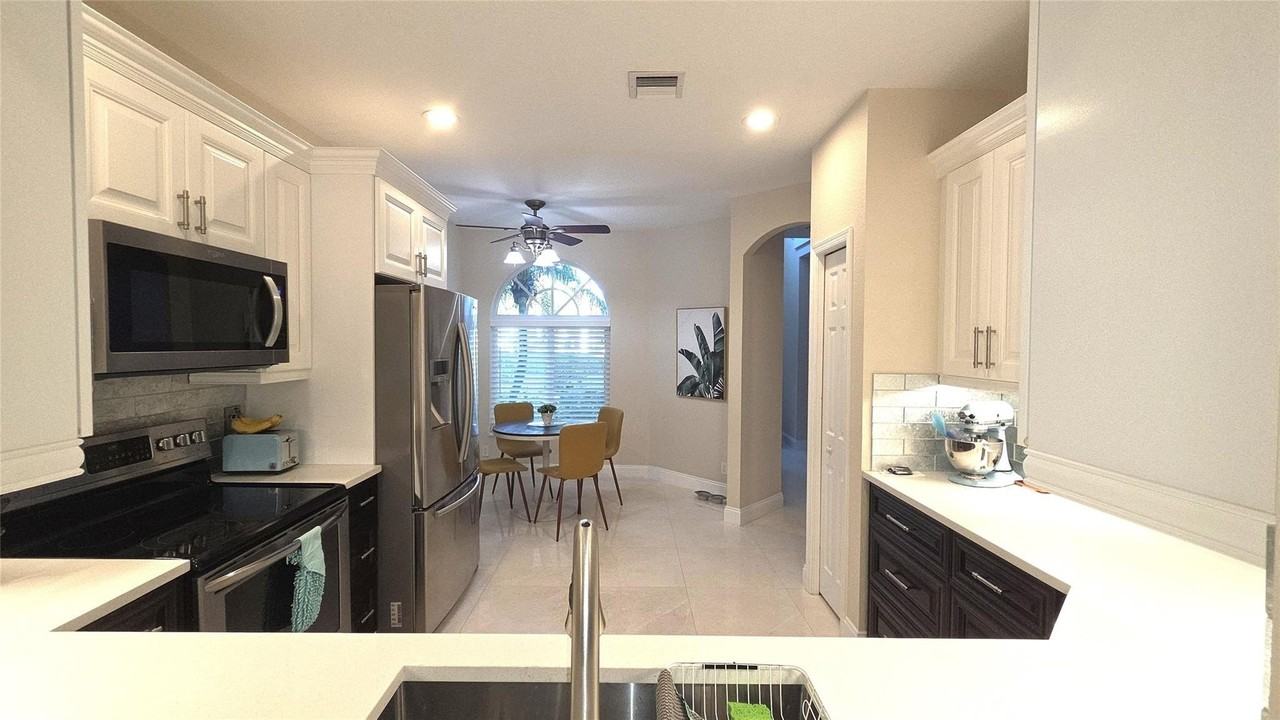 504 W Palm Aire Dr #504 - Photo 4 of 26