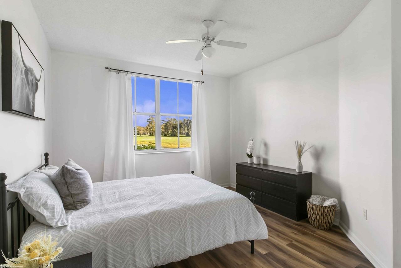 2040 Greenview Shores Blvd #203 - Photo 7 of 12