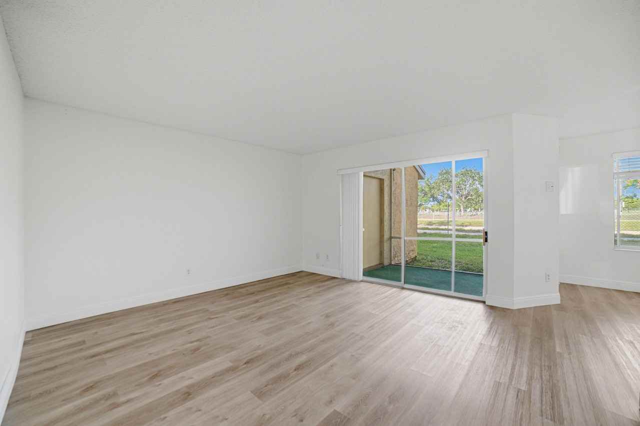 1041 Coral Club Dr #1041 - Photo 6 of 30