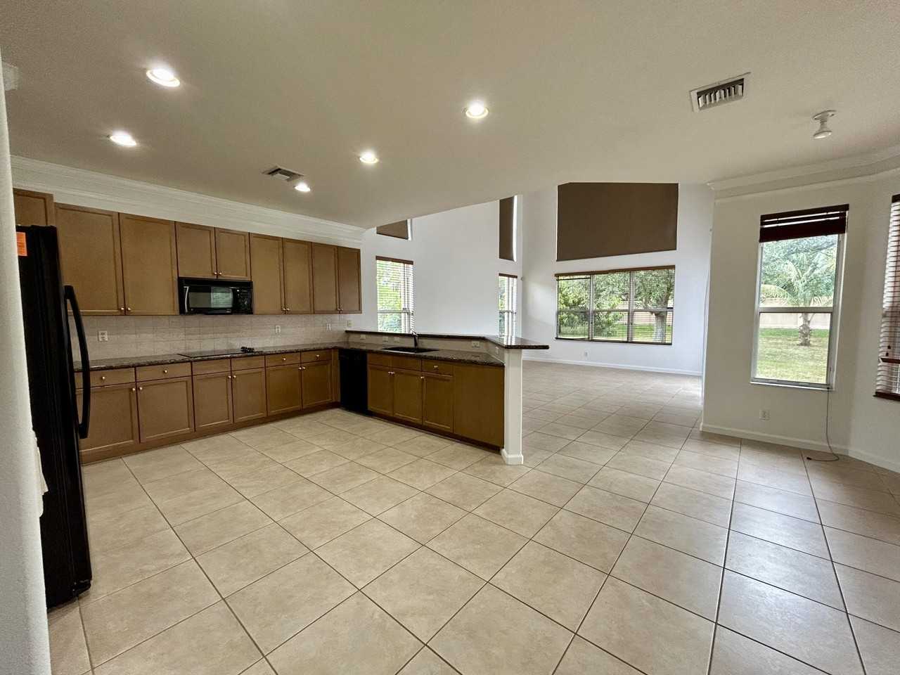 9249 Pineville Dr - Photo 6 of 39