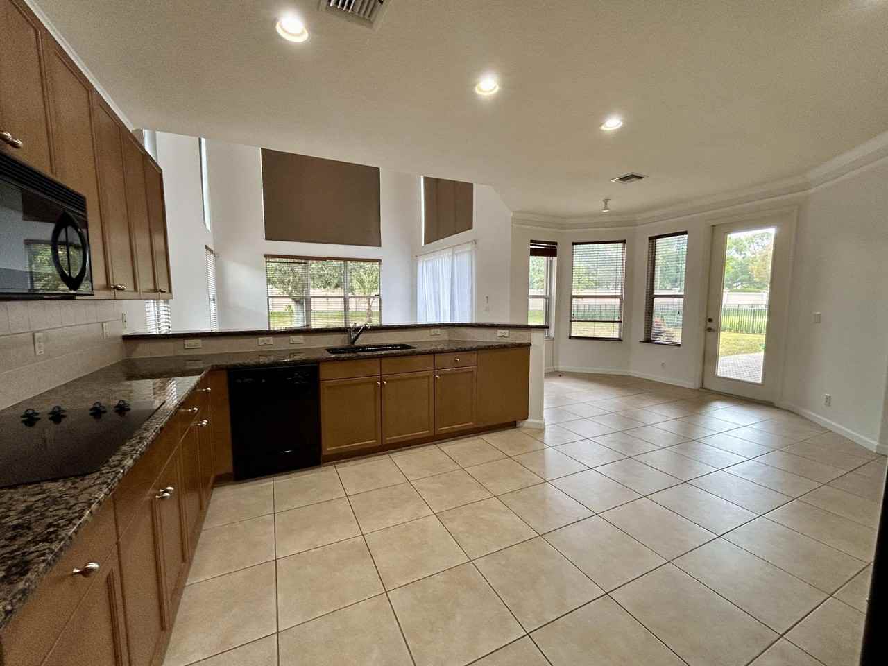 9249 Pineville Dr - Photo 7 of 39