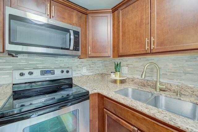 2903 Waterford Dr N - Photo 3 of 23
