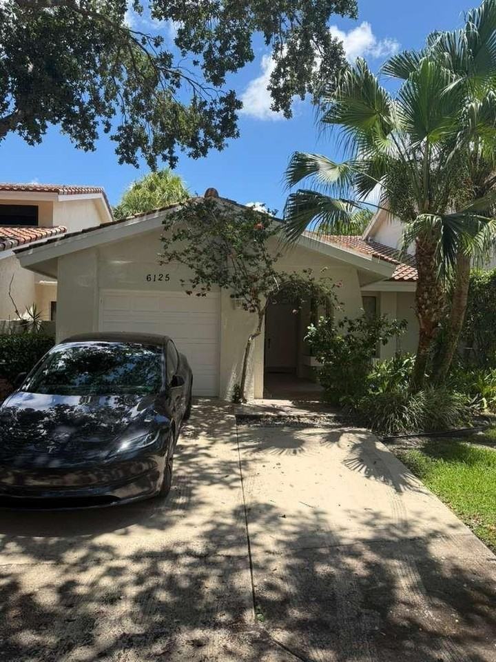 6125 Via Laguna Ln - Photo 2 of 15