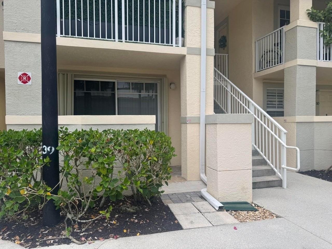 1139 Town Center Dr #11