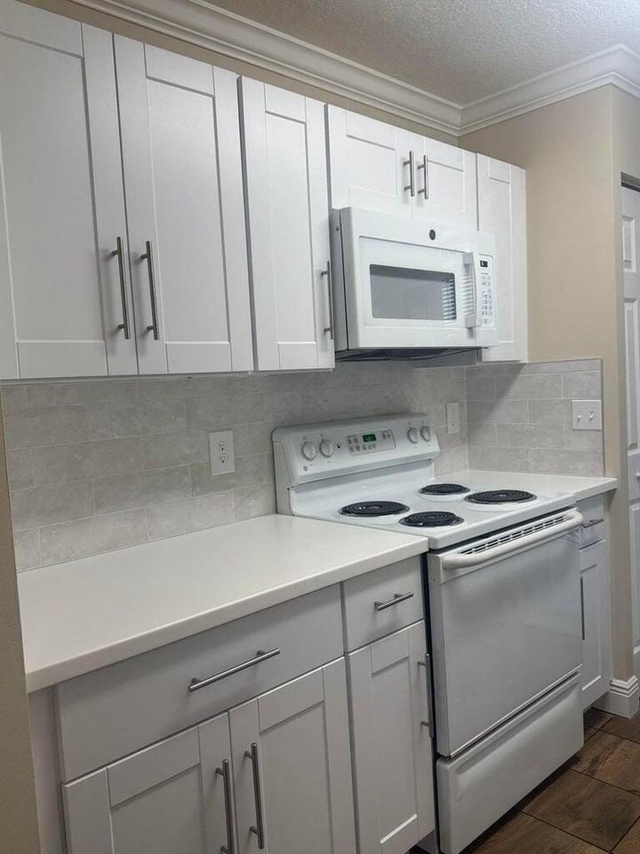 1139 Town Center Dr #11 - Photo 2 of 19