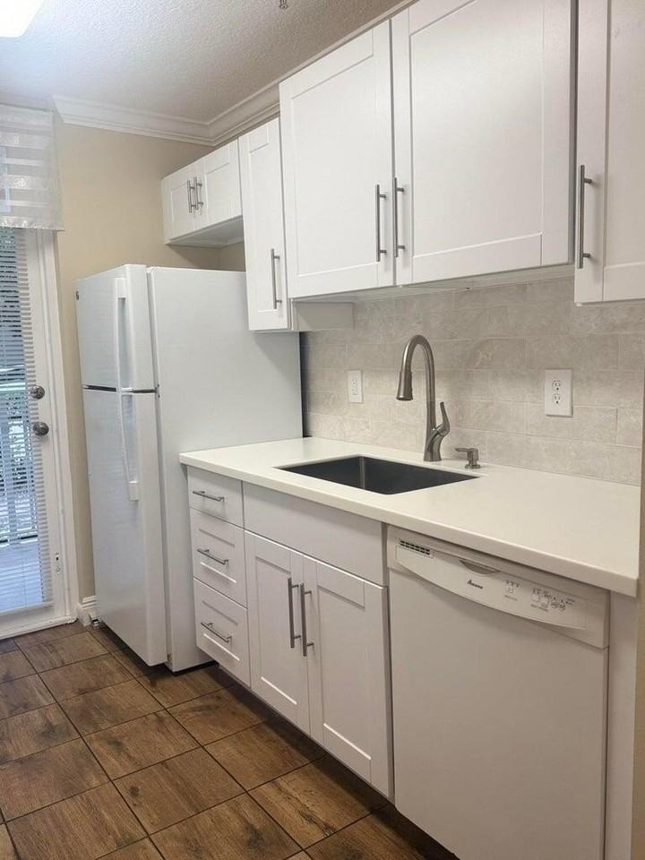 1139 Town Center Dr #11 - Photo 4 of 19