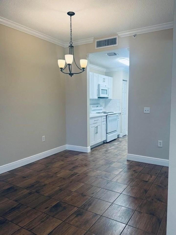 1139 Town Center Dr #11 - Photo 7 of 19