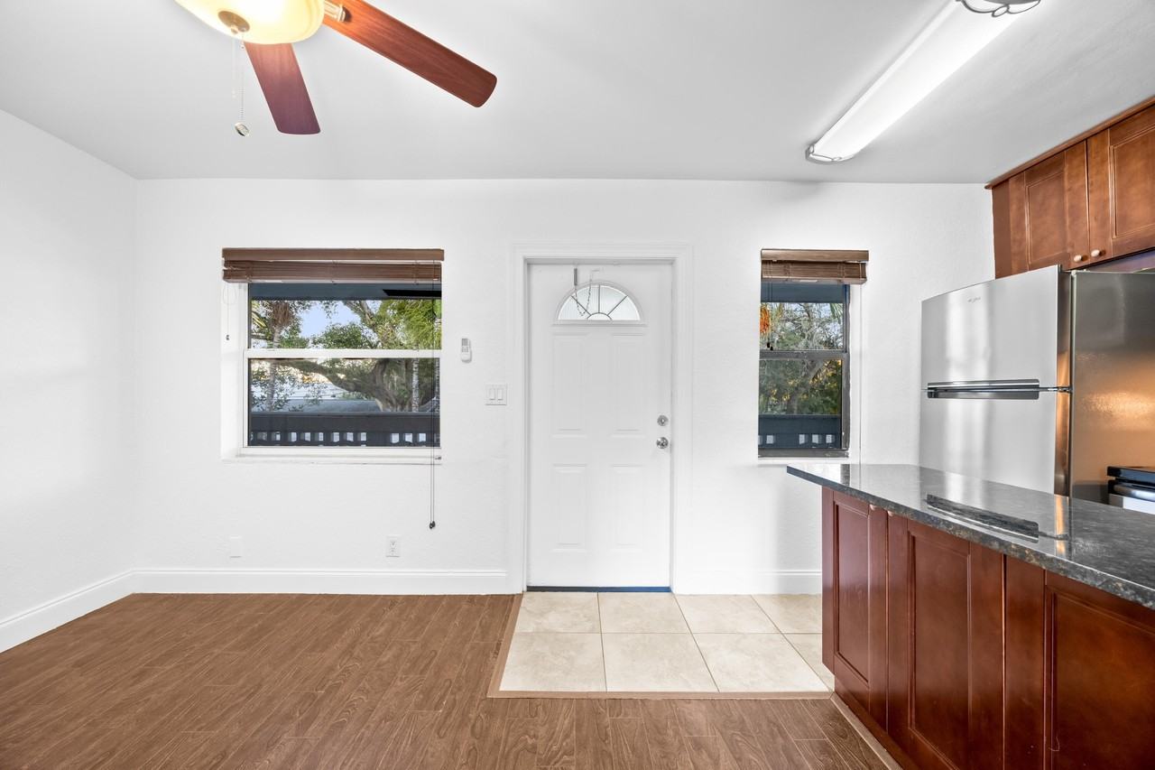 413 Se 16th St #4 - Photo 3 of 19