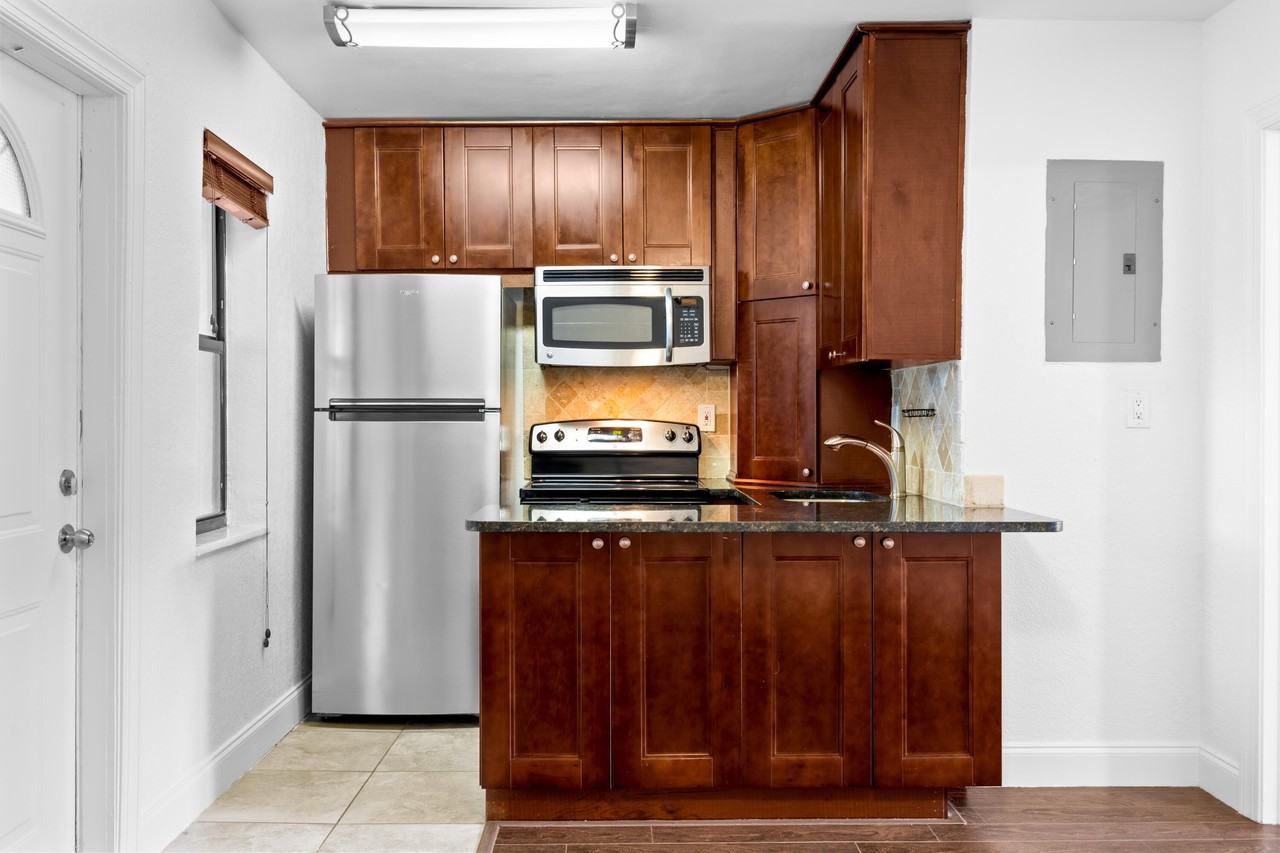 413 Se 16th St #4 - Photo 5 of 19