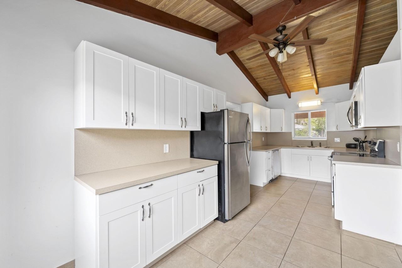 4511 Seagrape Dr - Photo 6 of 33