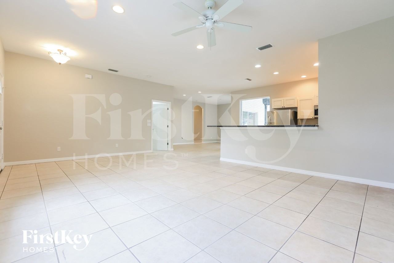 4511 Jaslo Ave - Photo 4 of 18