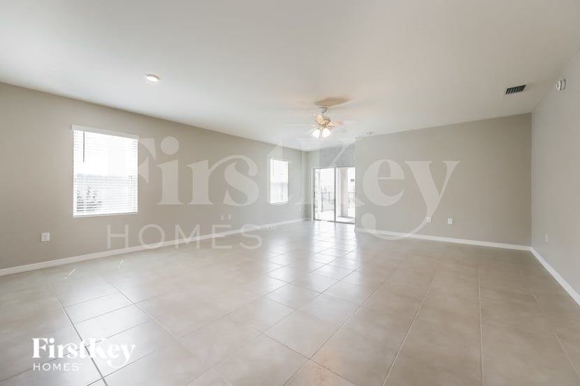 27993 Arrowhead Cir - Photo 3 of 15