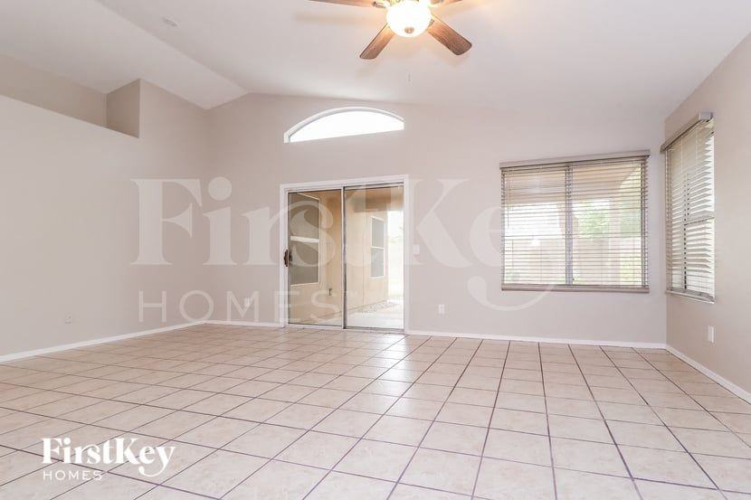 7356 W Crest Ln - Photo 3 of 15
