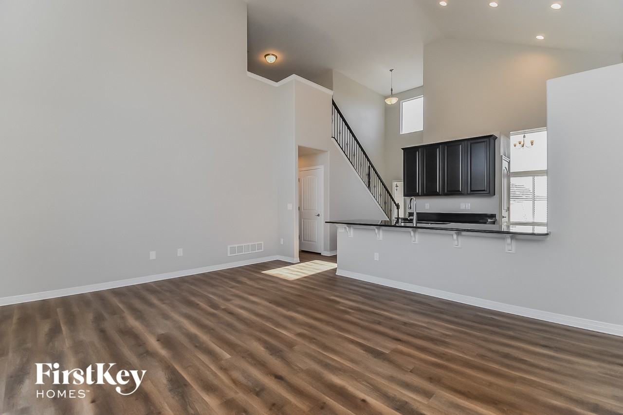 6470 Chaplin Dr - Photo 3 of 15