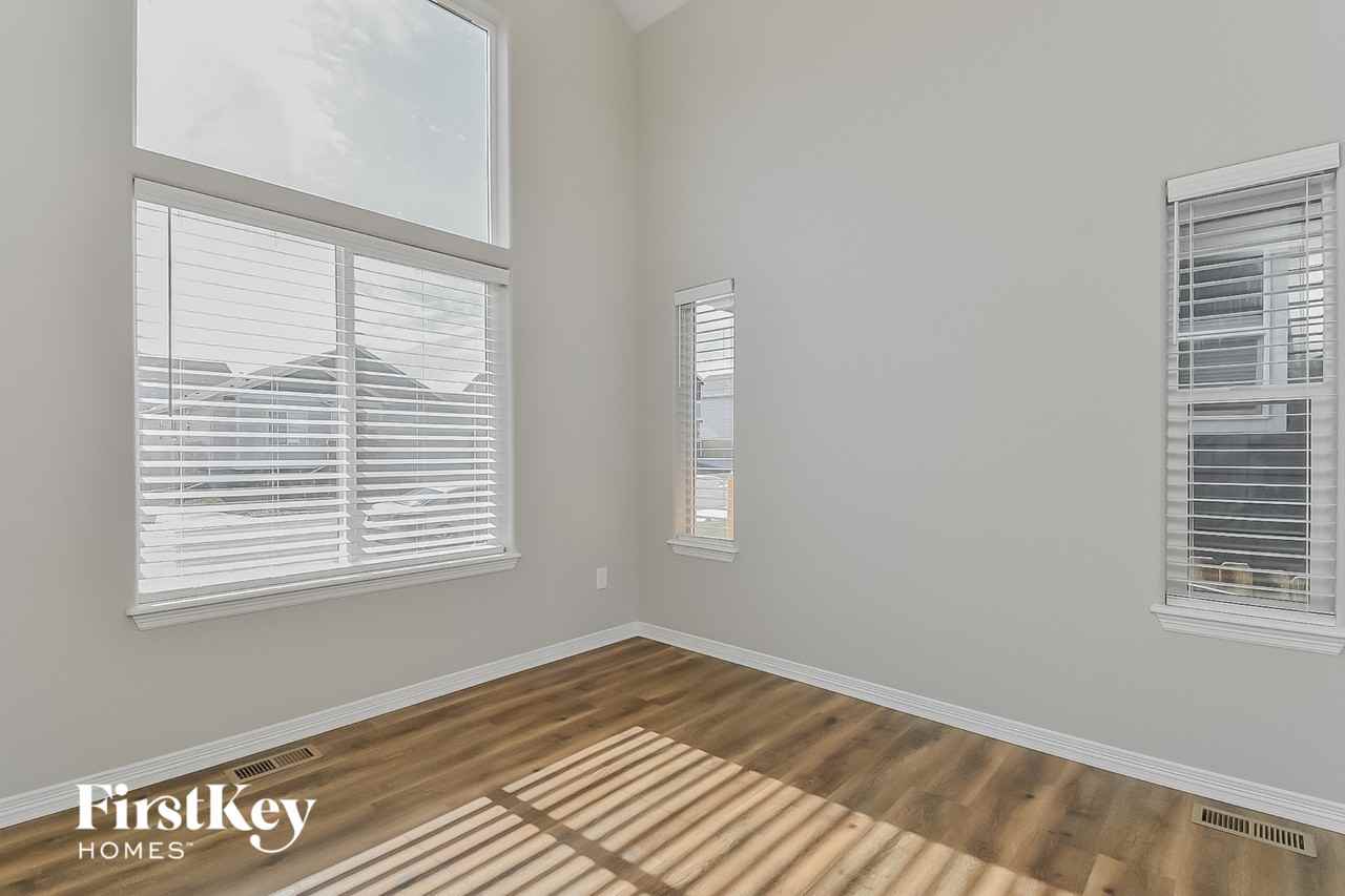 6470 Chaplin Dr - Photo 4 of 15