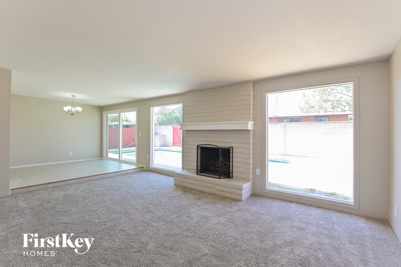 8542 E 19th St - Photo 4 of 15