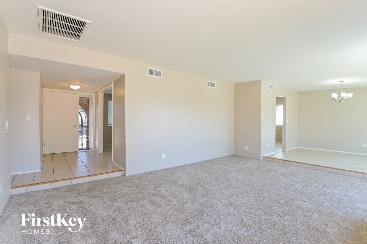 8542 E 19th St - Photo 5 of 15