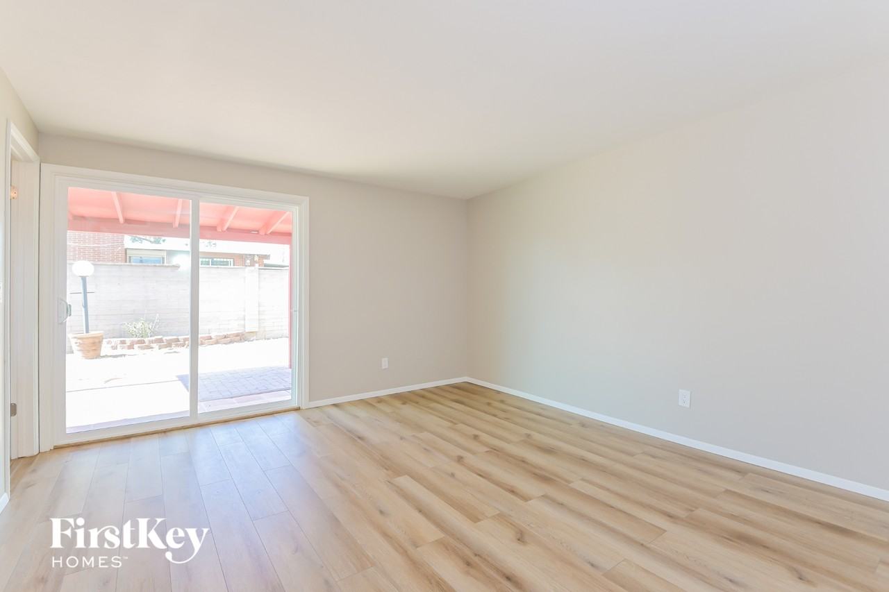 8542 E 19th St - Photo 6 of 15