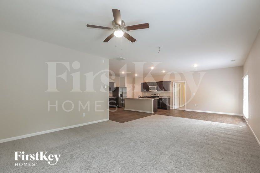 1193 Hudson Ct - Photo 4 of 15