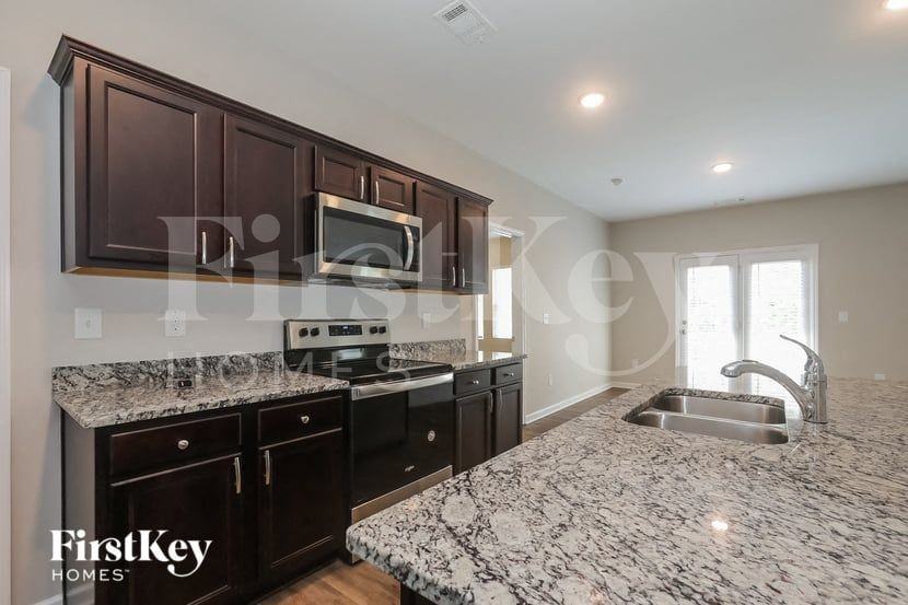 1193 Hudson Ct - Photo 6 of 15