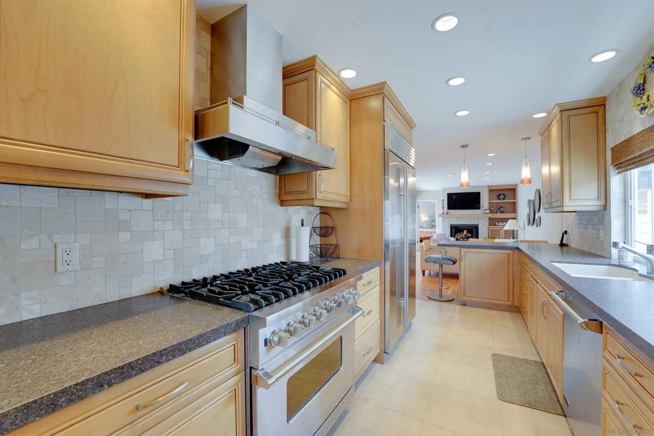 8139 Paseo Del Ocaso - Photo 5 of 29