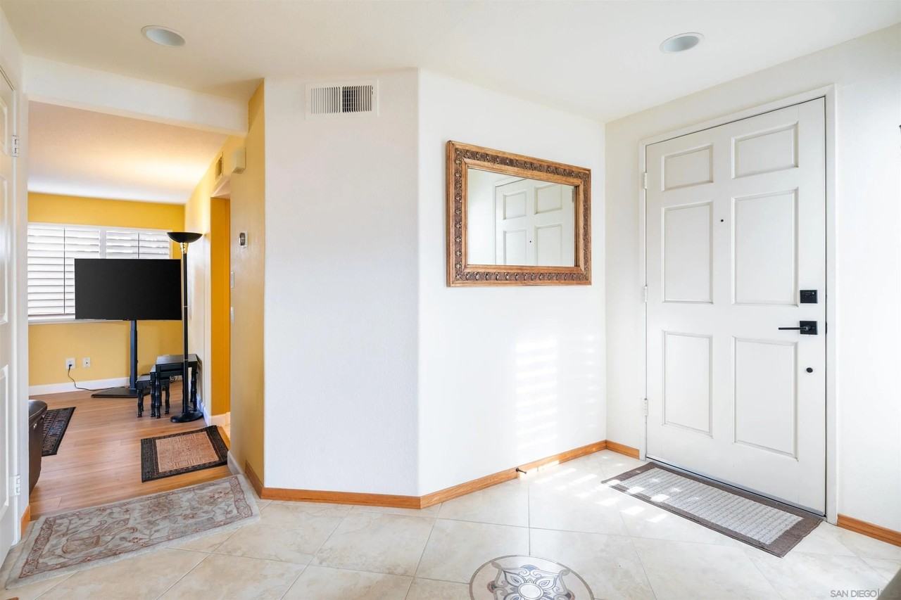 1819 Ithaca Dr - Photo 4 of 50