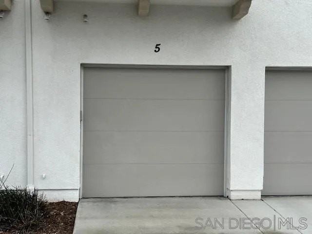 2044 Luzon Ln - Photo 3 of 33