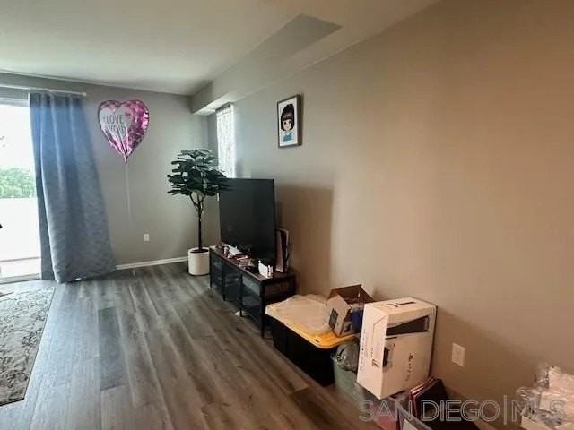 2044 Luzon Ln - Photo 6 of 33