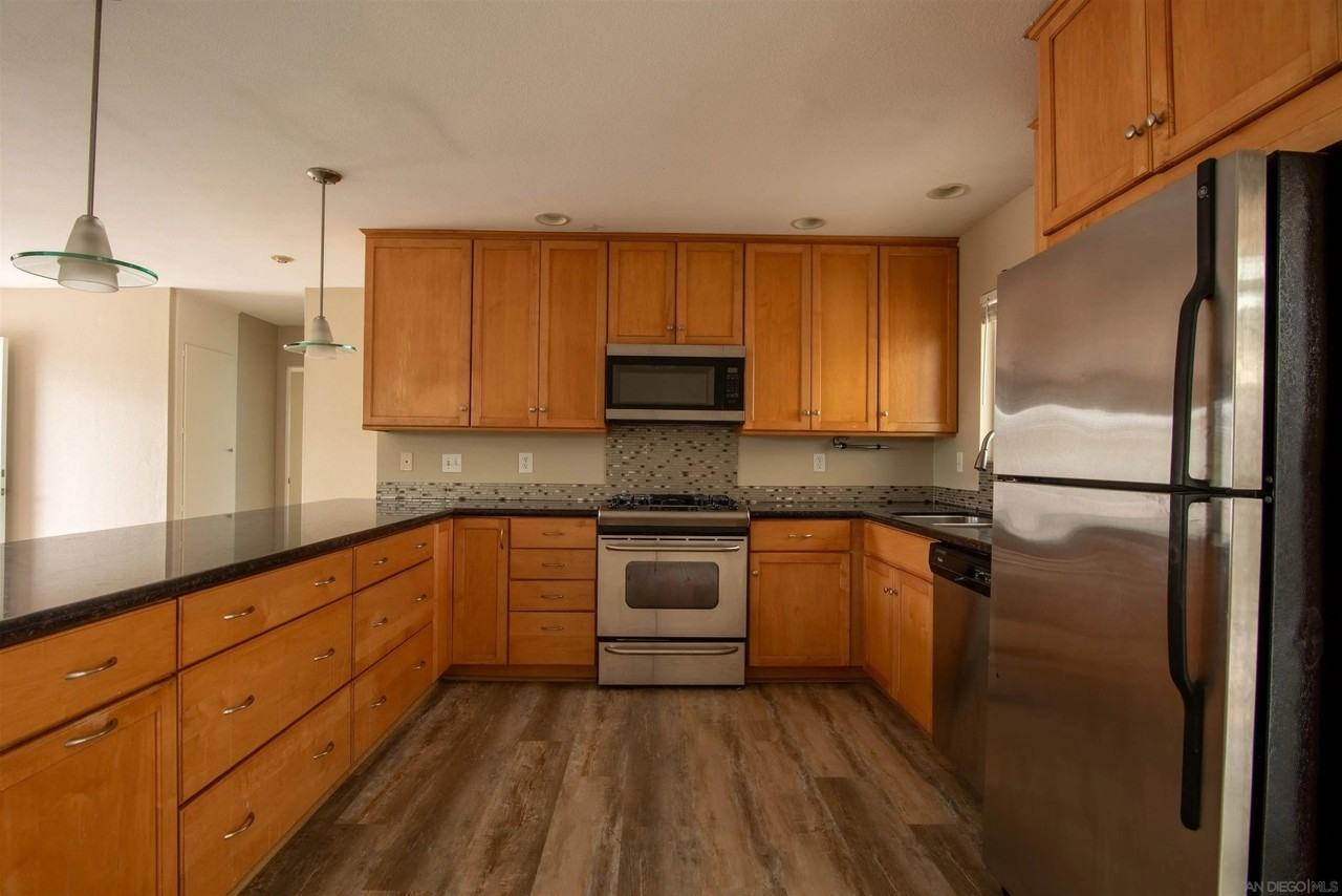 4632 Finsen Ave - Photo 5 of 27